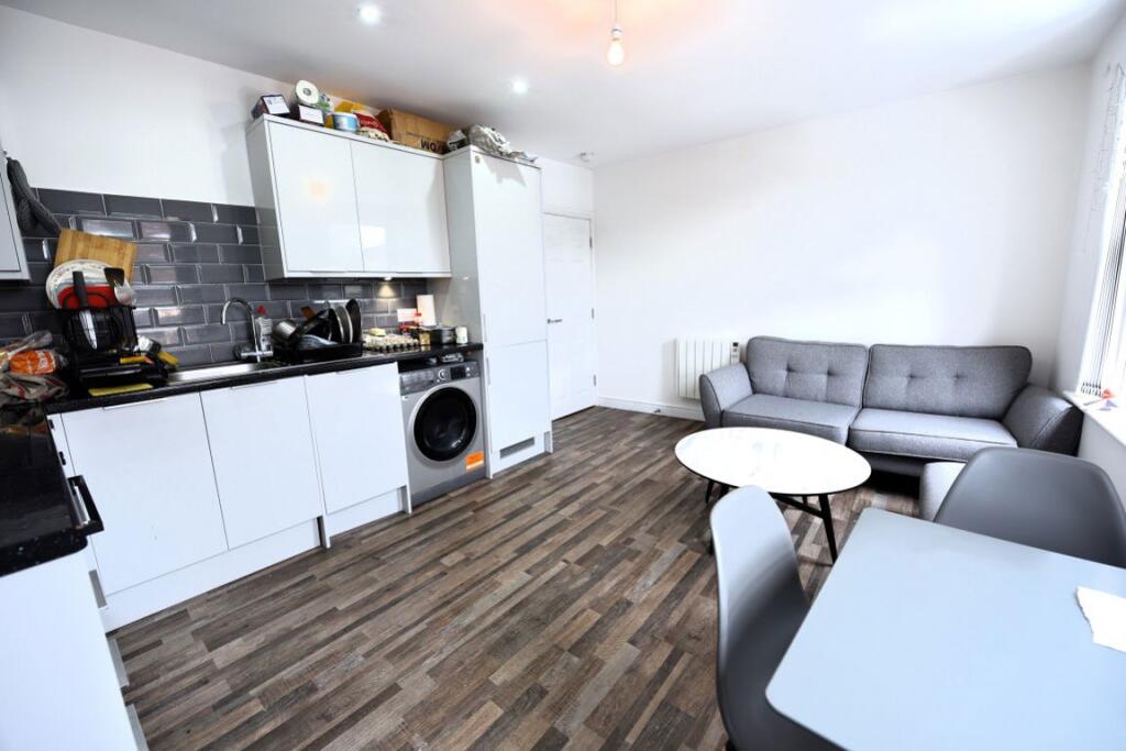 2 bed 1st Floor Flat for rent in Leeds. From DEU Estates - Leeds