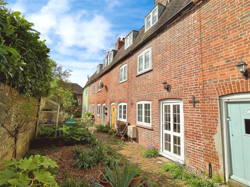 2 bed Mid Terraced House for rent in Blandford Forum. From Dorset Property - Blandford 2 bed Mid Terraced House for rent in Blandford Forum. From Dorset Property - Blandford