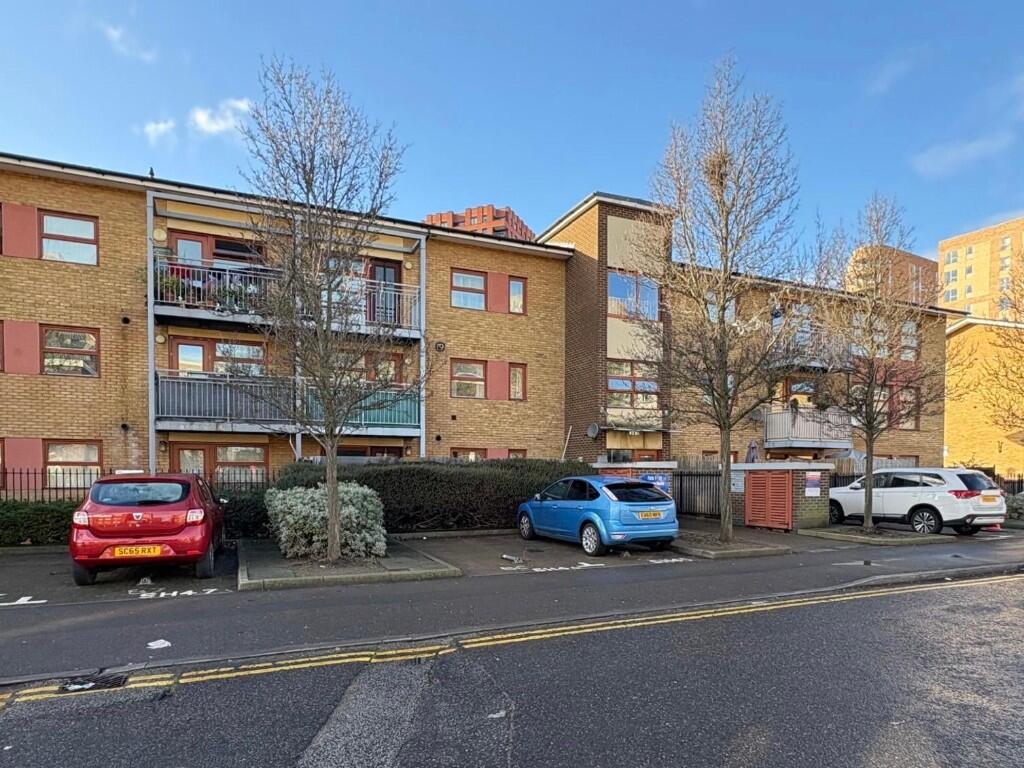 1 bed 1st Floor Flat for rent in Barking. From Heale Property Management - Canvey Island 1 bed 1st Floor Flat for rent in Barking. From Heale Property Management - Canvey Island