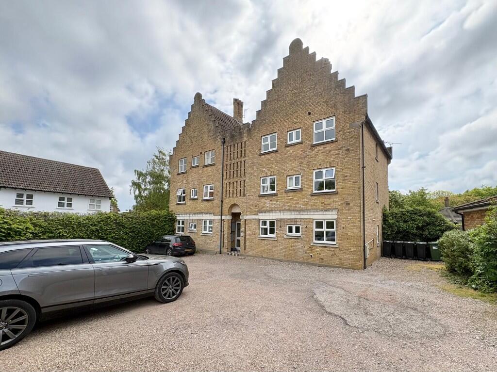 2 bed 1st Floor Flat for rent in Basildon. From Heale Property Management - Canvey Island