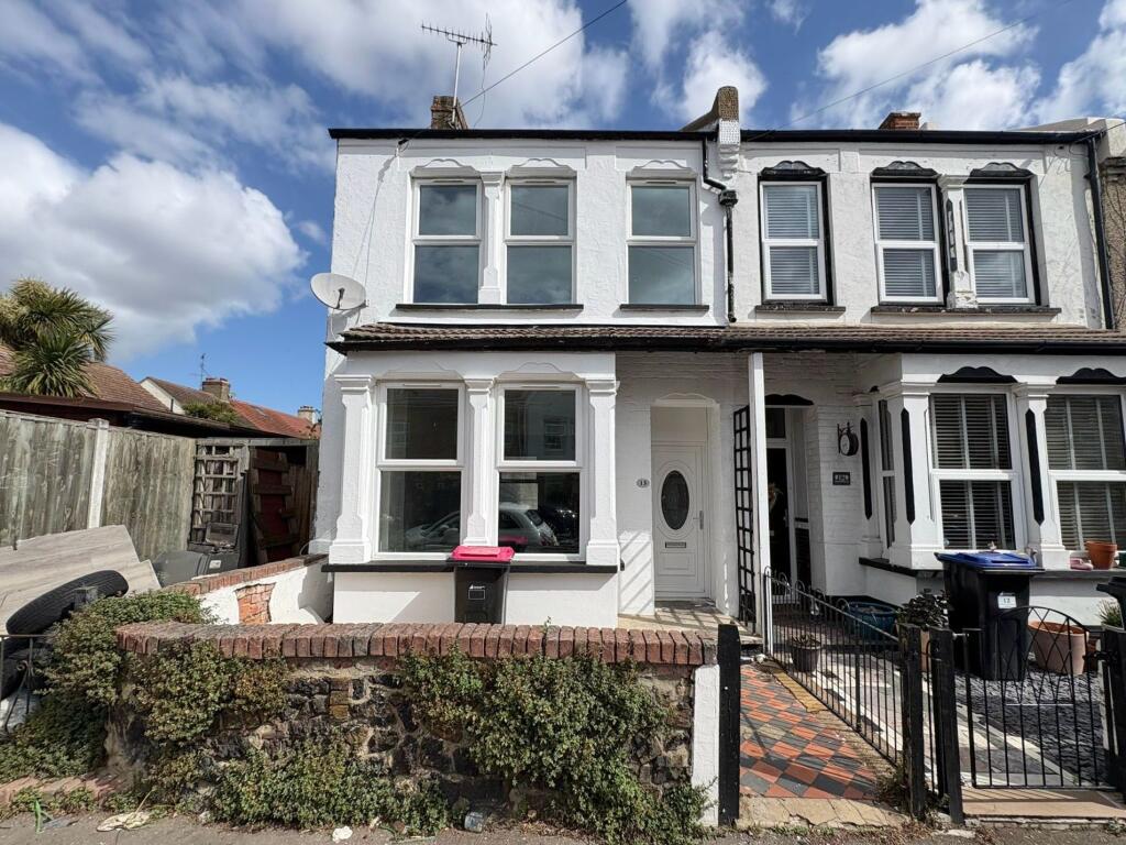 3 bed End of Terrace for rent in Southend-on-Sea. From Heale Property Management - Canvey Island 3 bed End of Terrace for rent in Southend-on-Sea. From Heale Property Management - Canvey Island