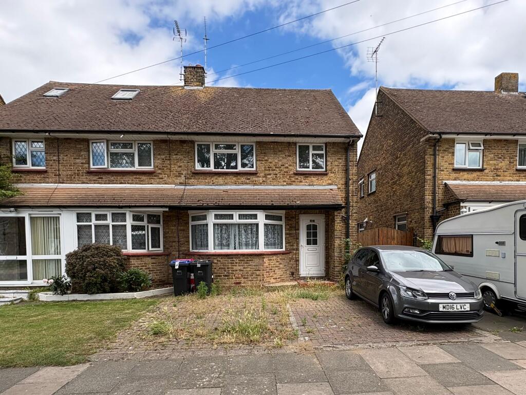 3 bed Semi Detached for rent in Southend-on-Sea. From Heale Property Management - Canvey Island