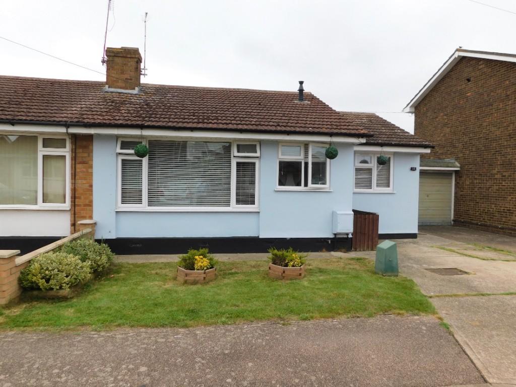 2 bed Semi-detached bungalow for rent in Canvey Island. From Heale Property Management - Canvey Island