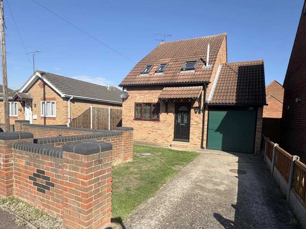 2 bed Detached for rent in Canvey Island. From Heale Property Management - Canvey Island