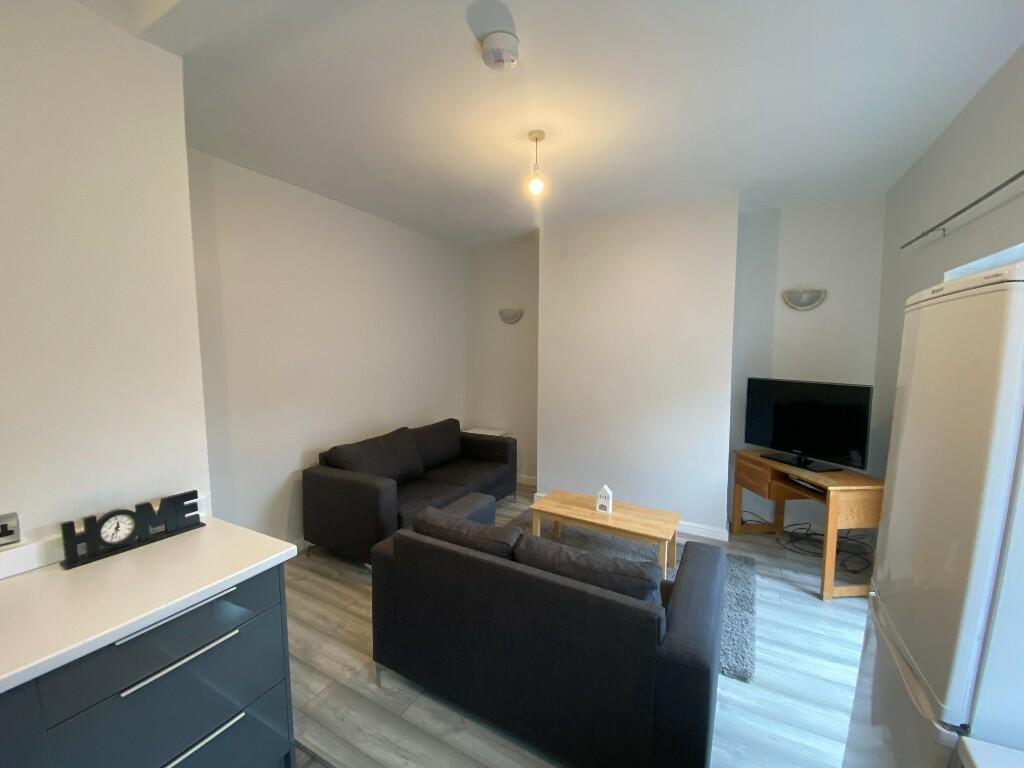 4 bed End of Terrace for rent in Stockport. From Homes2share - Manchester 4 bed End of Terrace for rent in Stockport. From Homes2share - Manchester