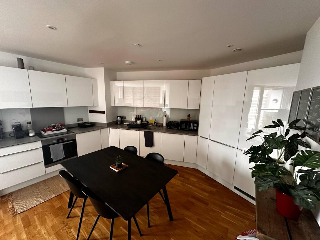 2 bed 1st Floor Flat for rent in London. From Homesdale Property Limited - Bromley