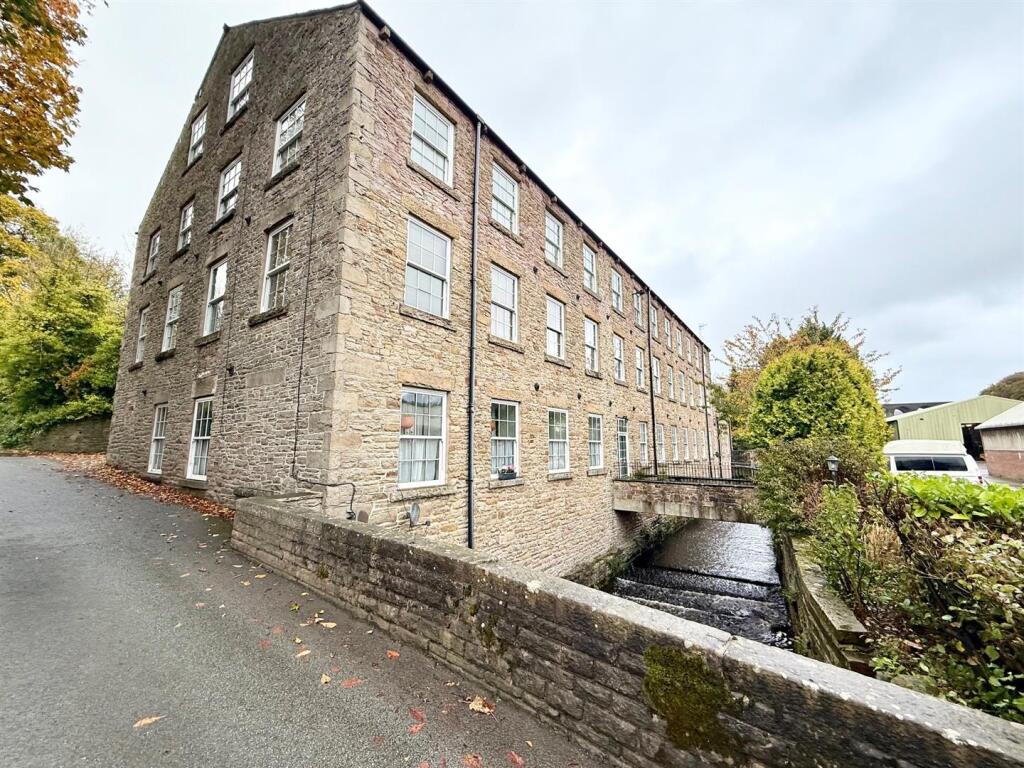 2 bed Apartment for rent in New Smithy. From Jordan Fishwick - Disley