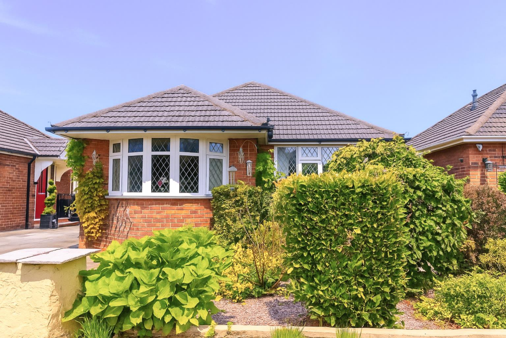 2 bed Bungalow for rent in Handforth. From Jordan Fishwick - Wilmslow