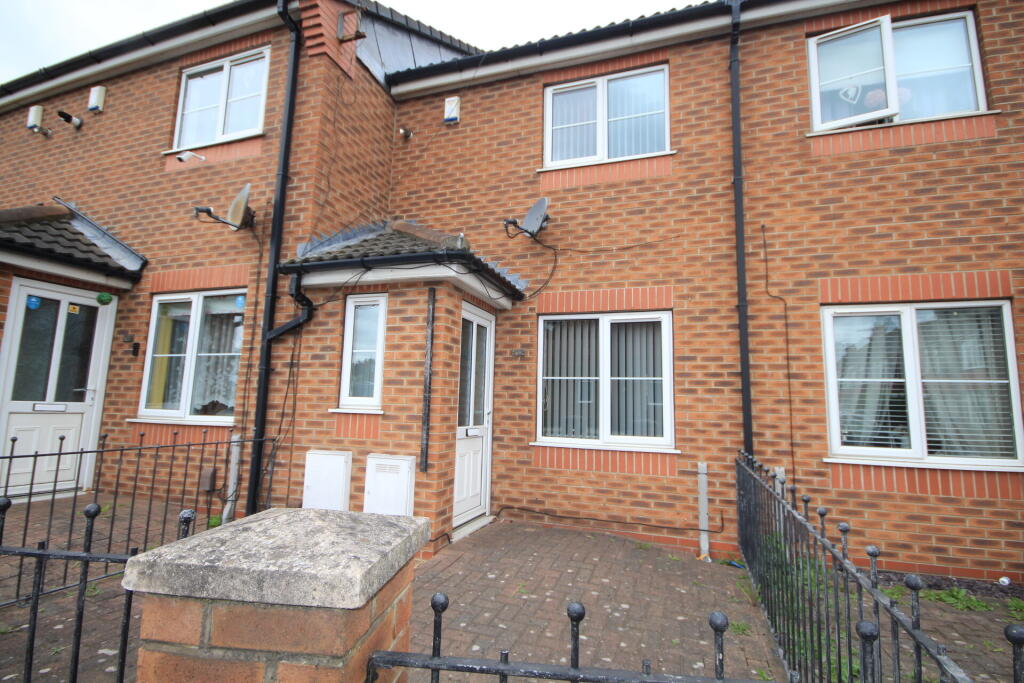 2 bed Mid Terraced House for rent in Grimsby. From Let's Move Sales and Lettings - Hull