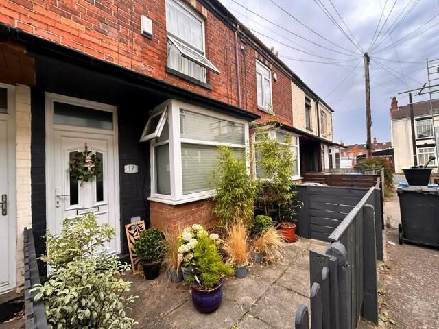 2 bed Mid Terraced House for rent in Hull. From Let's Move Sales and Lettings - Hull