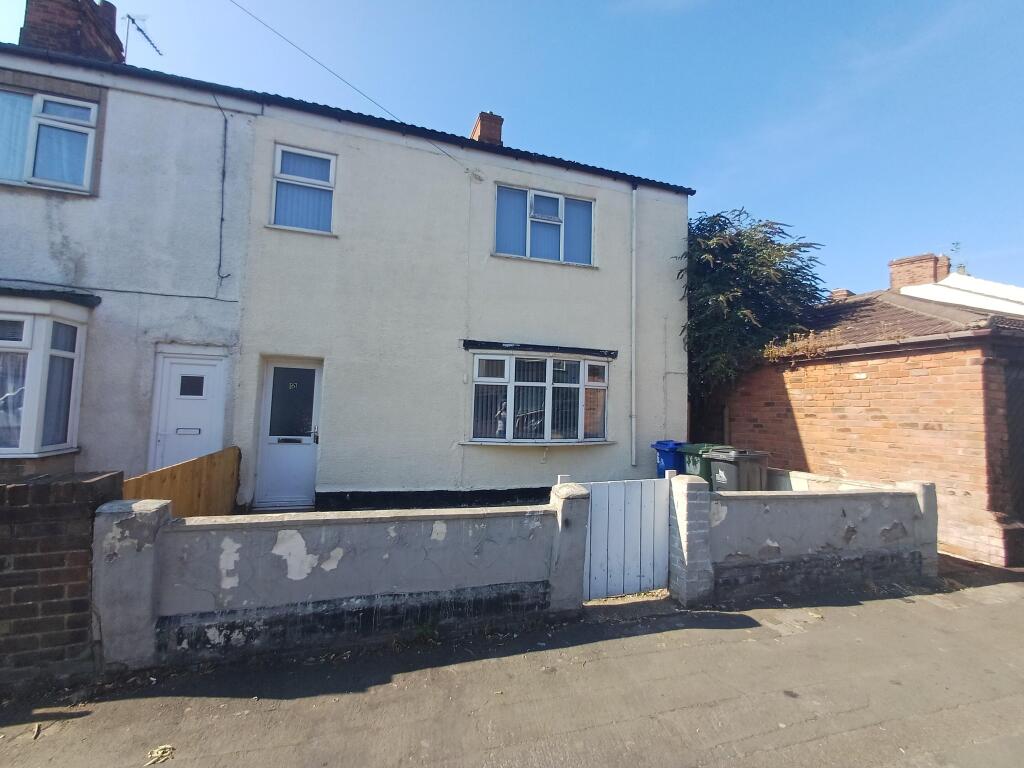 4 bed Mid Terraced House for rent in Grimsby. From Let's Move Sales and Lettings - Hull 4 bed Mid Terraced House for rent in Grimsby. From Let's Move Sales and Lettings - Hull