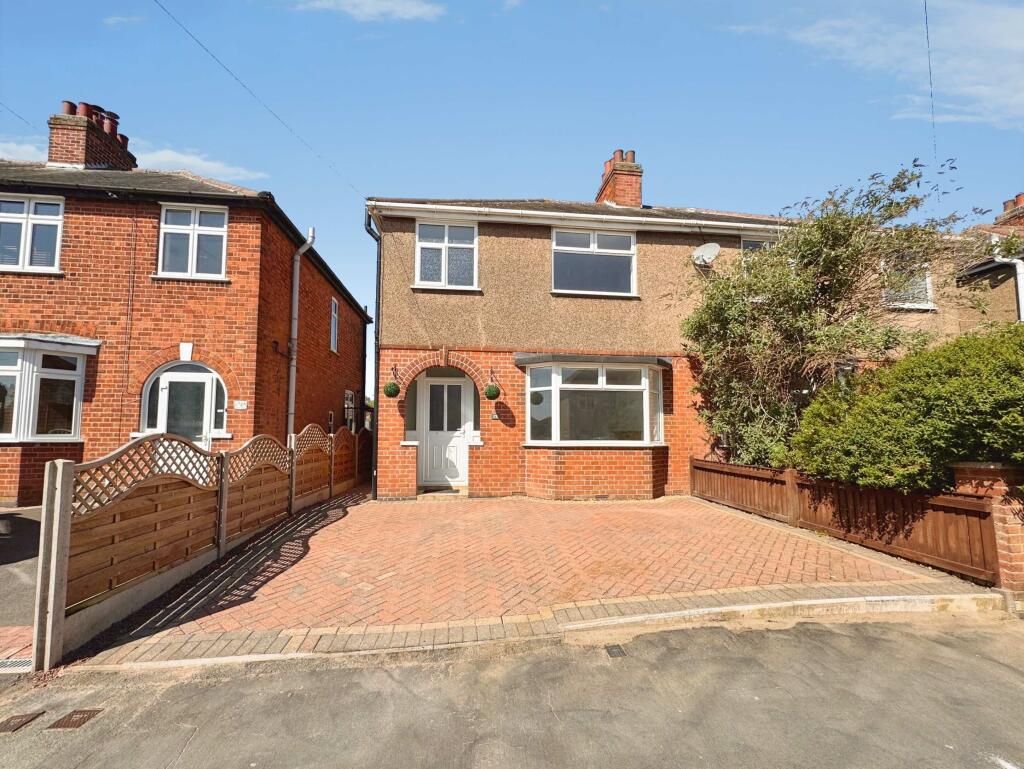 3 bed Semi Detached for rent in Melton Mowbray. From Let's Move Sales and Lettings - Hull