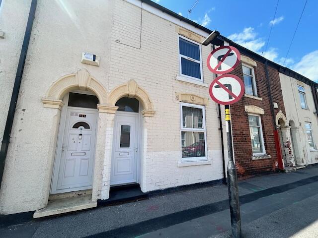 2 bed Mid Terraced House for rent in Hull. From Let's Move Sales and Lettings - Hull