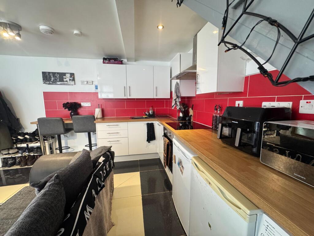 1 bed Detached for rent in Bower Ashton. From Lets Rent Bristol - Bristol