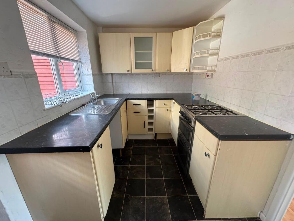2 bed Mid Terraced House for rent in Bristol. From Lets Rent Bristol - Bristol