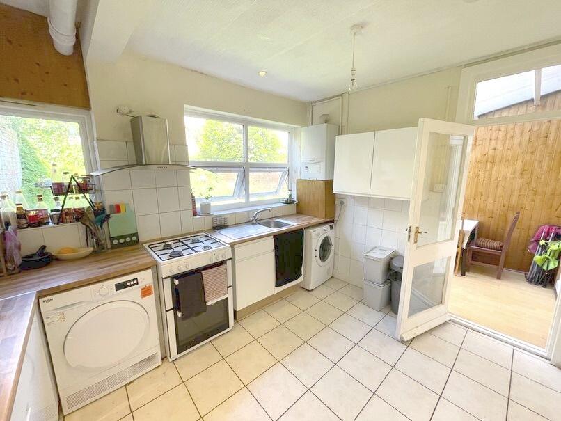 4 bed Mid Terraced House for rent in Long Line. From M3 Lettings - Sheffield
