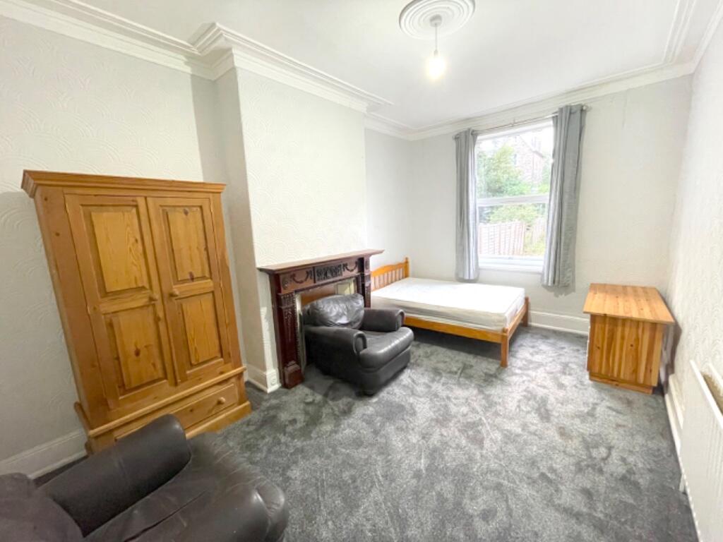 7 bed Mid Terraced House for rent in Long Line. From M3 Lettings - Sheffield