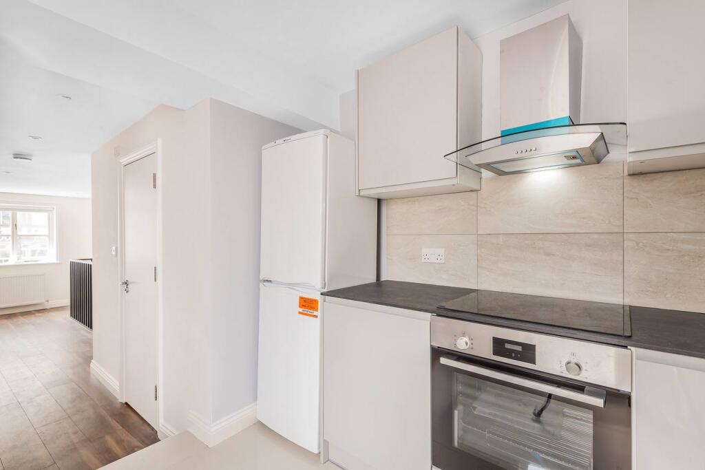 1 bed 1st Floor Flat for rent in Barnet. From Mantlestates - East Barnet
