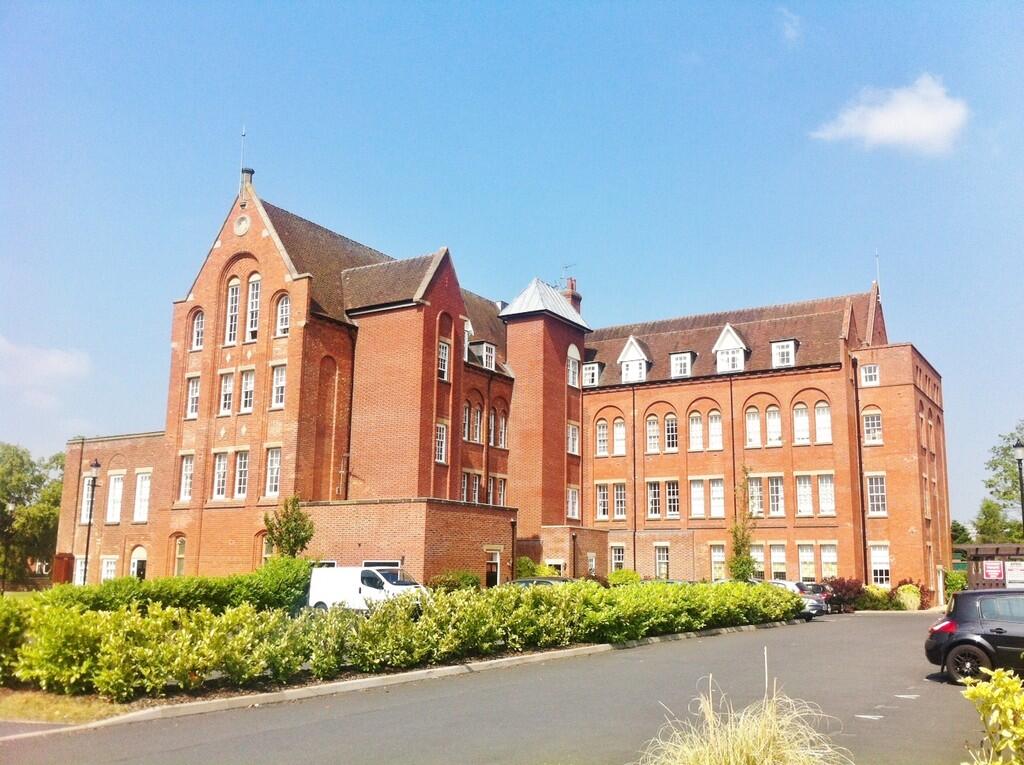 2 bed Apartment for rent in Crewe. From Martin & Co - Crewe