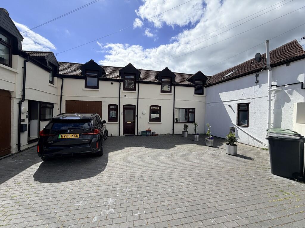 3 bed Mid Terraced House for rent in Eastbourne. From MERIDIAN PROPERTY - Hastings