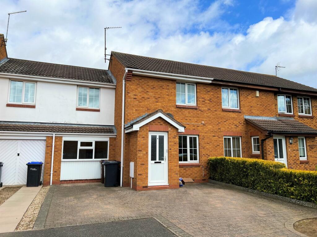 3 bed Mid Terraced House for rent in Northampton. From Merry's Estate Agents - Wootton