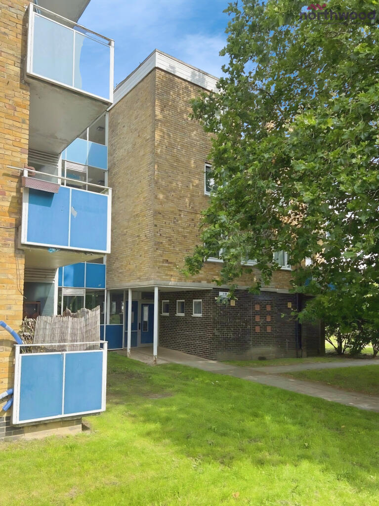 1 bed 1st Floor Flat for rent in Hedge End. From Northwood - Southampton