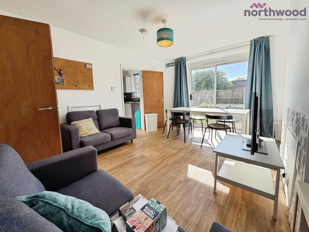 5 bed End of Terrace for rent in Rownhams. From Northwood - Southampton
