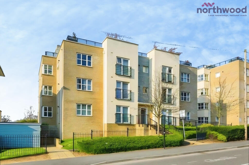 2 bed 1st Floor Flat for rent in Rownhams. From Northwood - Southampton
