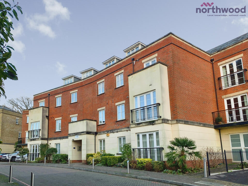 2 bed 1st Floor Flat for rent in Rownhams. From Northwood - Southampton