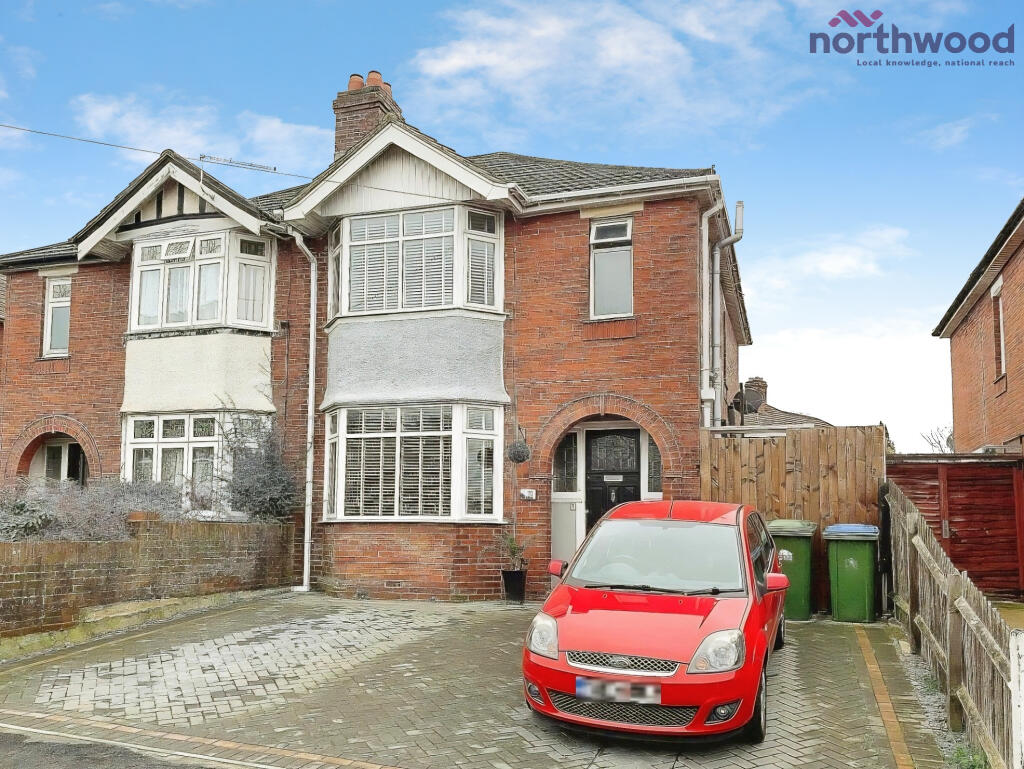 3 bed Semi Detached for rent in Totton. From Northwood - Southampton 3 bed Semi Detached for rent in Totton. From Northwood - Southampton