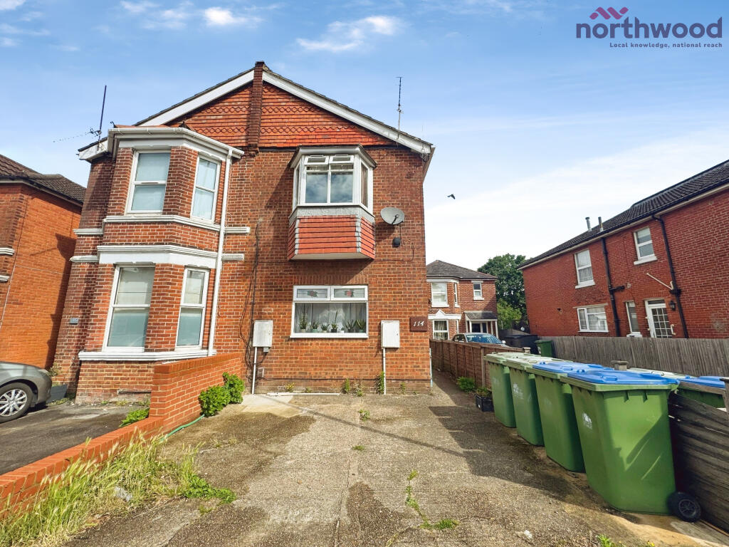 2 bed 1st Floor Flat for rent in Rownhams. From Northwood - Southampton