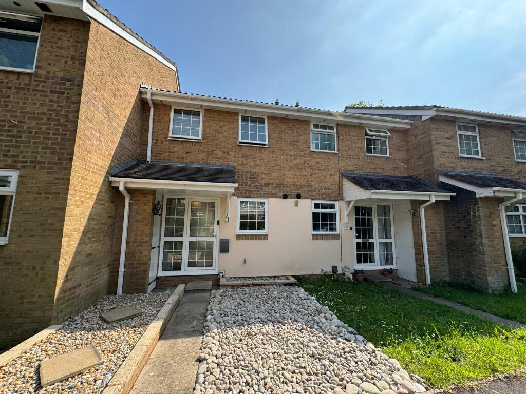 2 bed Mid Terraced House for rent in Hedge End. From Northwood - Southampton