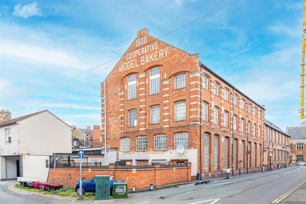 3 bed Apartment for rent in Kettering. From Oscar James - Kettering