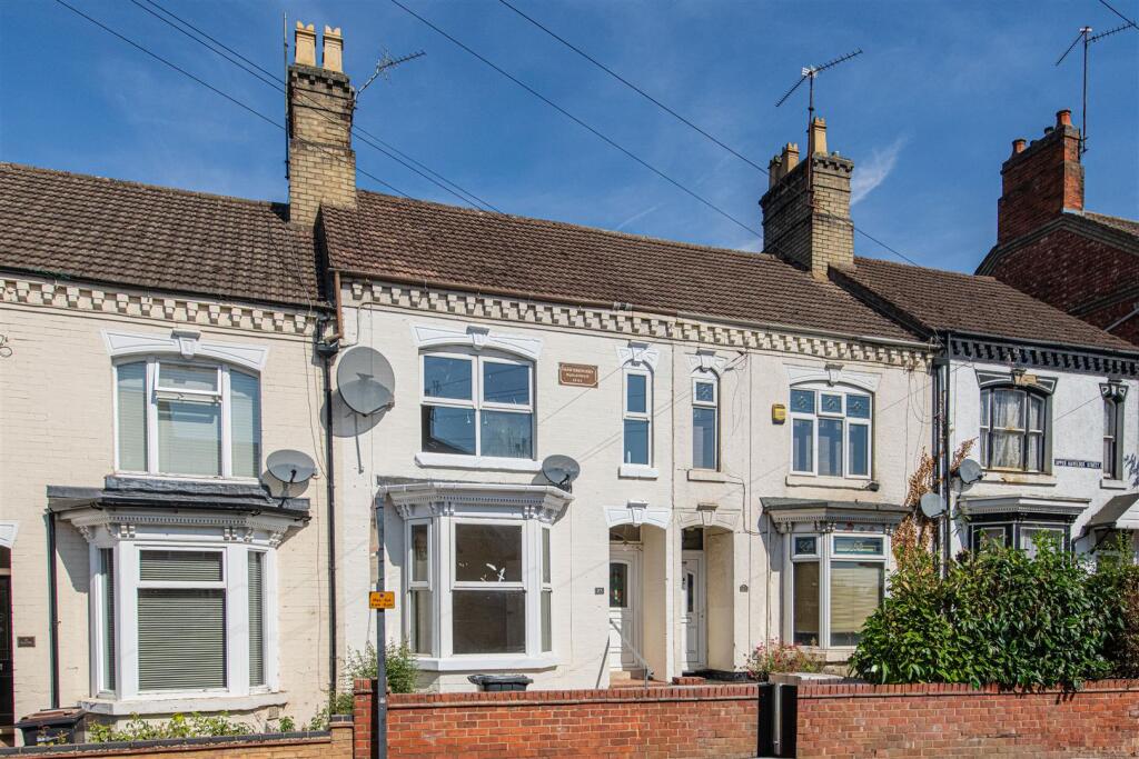 3 bed Mid Terraced House for rent in Wellingborough. From Oscar James - Kettering