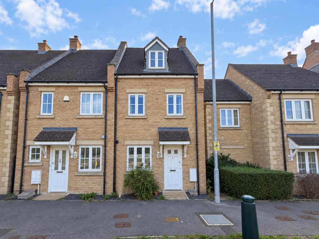 3 bed Town House for rent in Corby. From Oscar James - Kettering