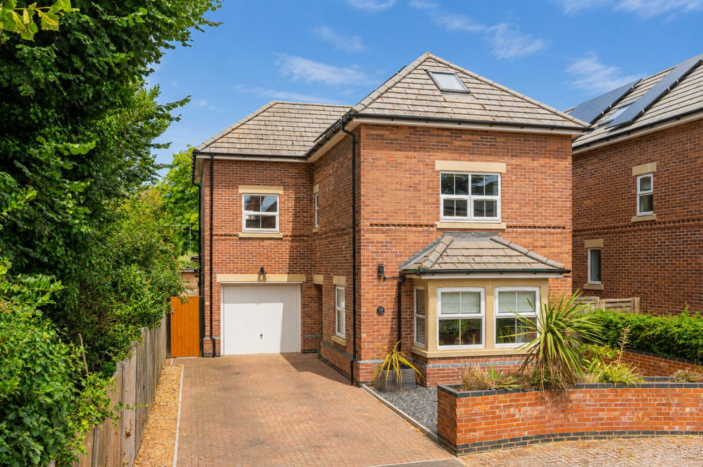5 bed Detached for rent in Burton Latimer. From Oscar James - Kettering