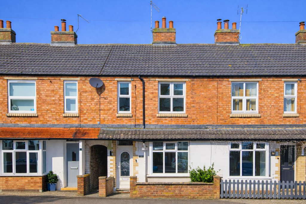 3 bed Mid Terraced House for rent in Market Harborough. From Oscar James - Kettering 3 bed Mid Terraced House for rent in Market Harborough. From Oscar James - Kettering