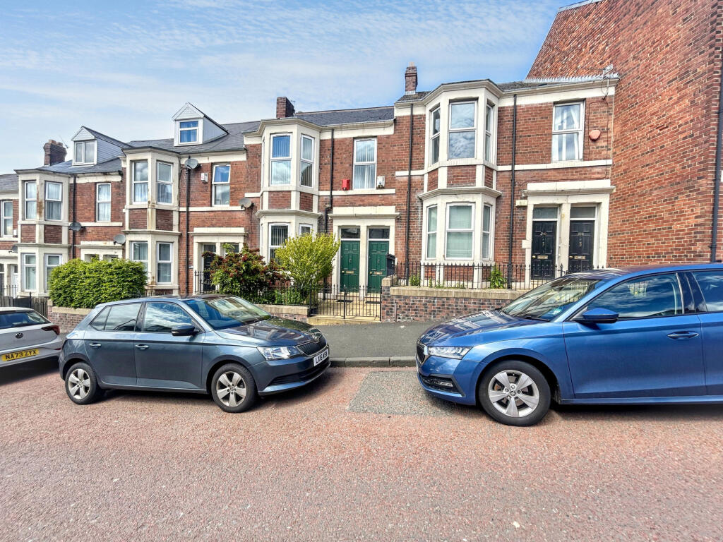 4 bed Mid Terraced House for rent in Gateshead. From Pattinson Estate Agents - Low Fell