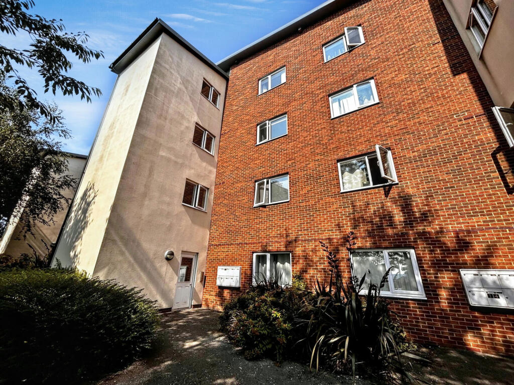 2 bed 1st Floor Flat for rent in Springwell. From Pattinson Estate Agents - Low Fell 2 bed 1st Floor Flat for rent in Springwell. From Pattinson Estate Agents - Low Fell