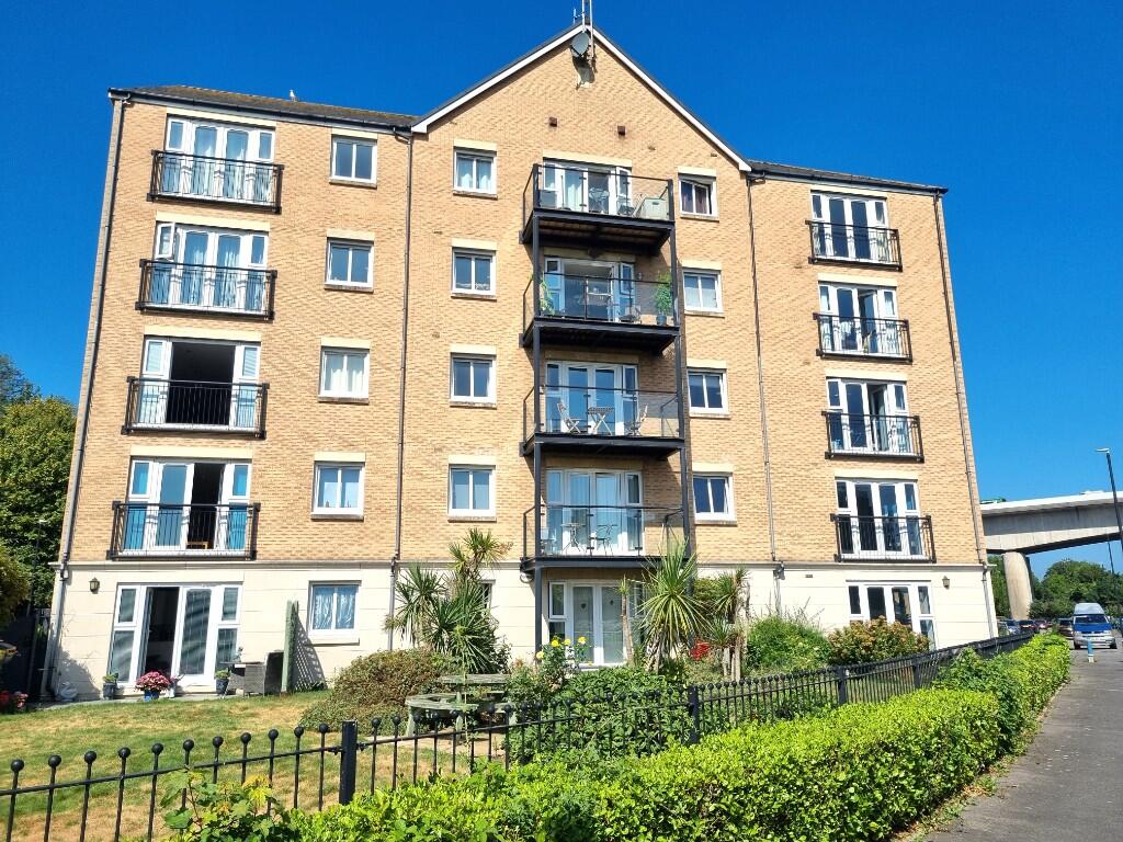 2 bed 1st Floor Flat for rent in Penarth. From Peter Wood - Penarth