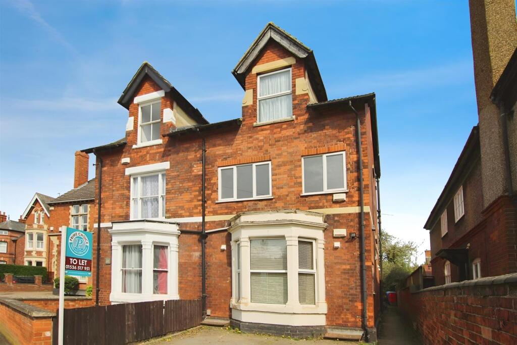 2 bed 1st Floor Flat for rent in Burton Latimer. From Prime Choice Ltd - Kettering
