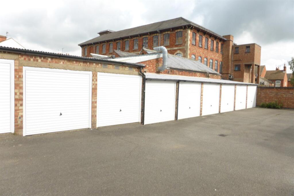 4 bed Garages for rent in Kettering. From Prime Choice Ltd - Kettering 4 bed Garages for rent in Kettering. From Prime Choice Ltd - Kettering