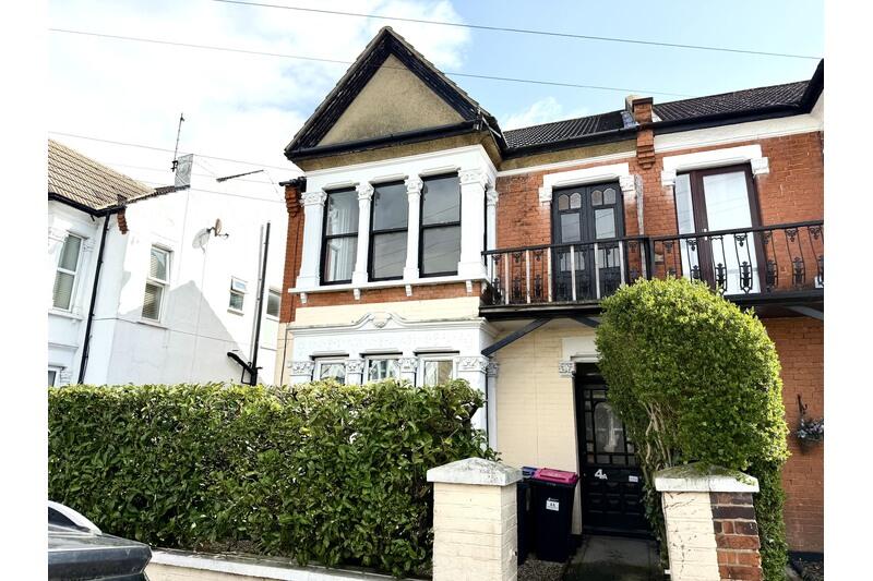2 bed 1st Floor Flat for rent in Southend-on-Sea. From Priority - Westcliff-On-Sea