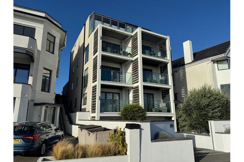 2 bed 1st Floor Flat for rent in Southend-on-Sea. From Priority - Westcliff-On-Sea