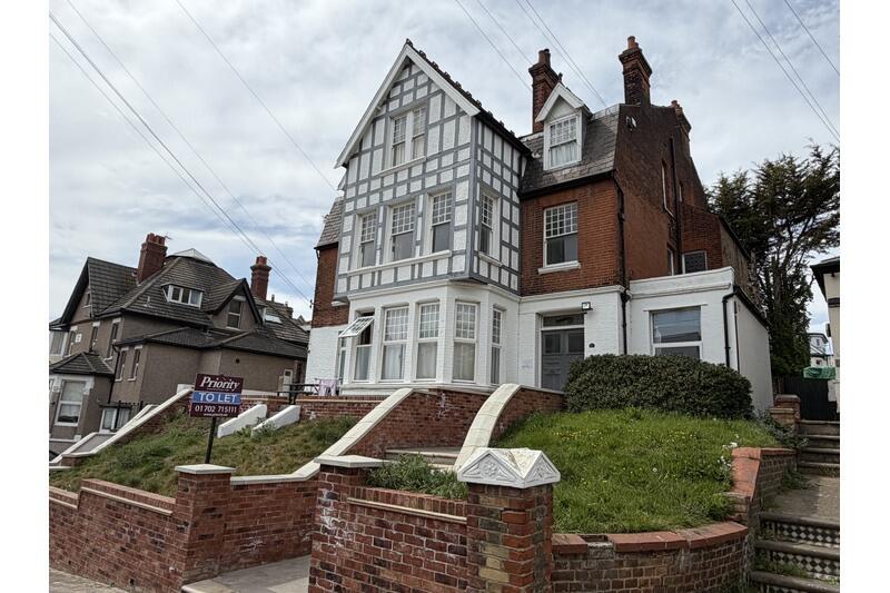 2 bed 1st Floor Flat for rent in Southend-on-Sea. From Priority - Westcliff-On-Sea