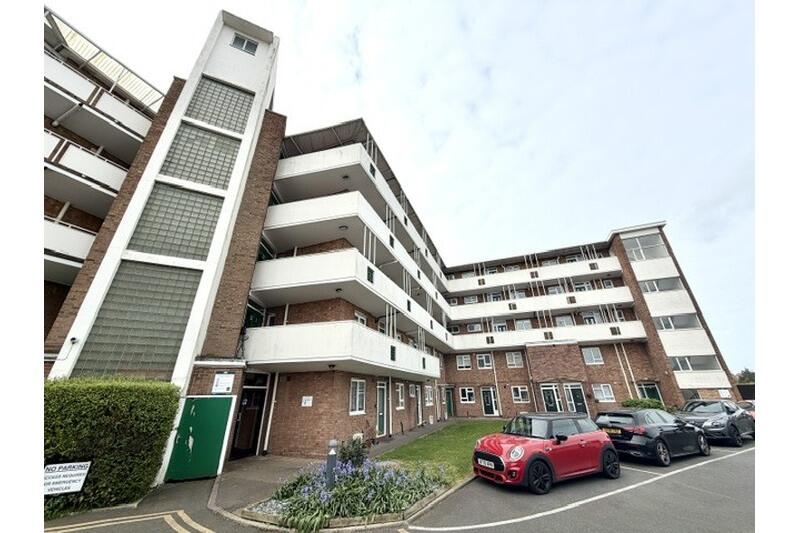 2 bed 1st Floor Flat for rent in Southend-on-Sea. From Priority - Westcliff-On-Sea