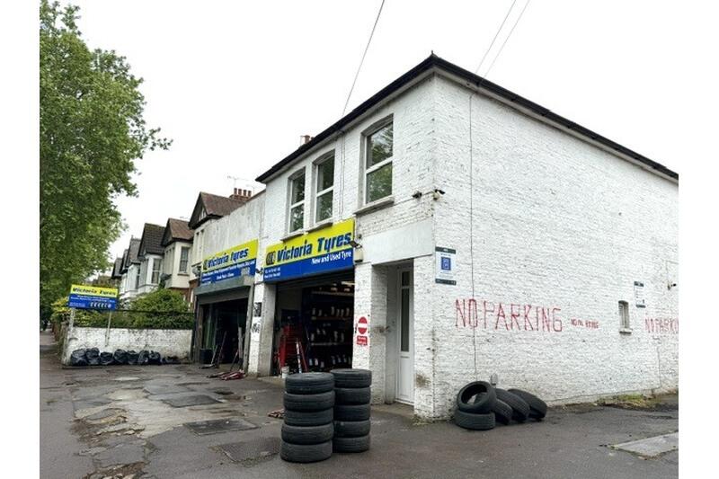 2 bed 1st Floor Flat for rent in Southend-on-Sea. From Priority - Westcliff-On-Sea