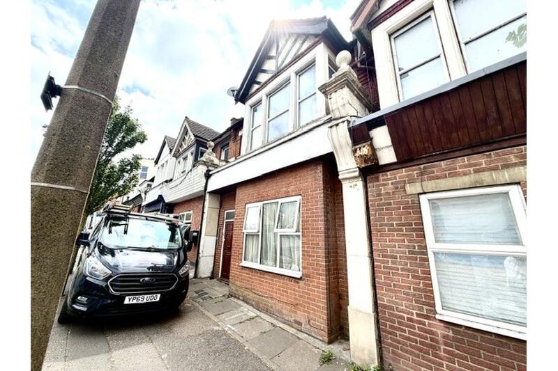 1 bed 1st Floor Flat for rent in Southend-on-Sea. From Priority - Westcliff-On-Sea