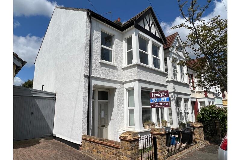 1 bed 1st Floor Flat for rent in Southend-on-Sea. From Priority - Westcliff-On-Sea