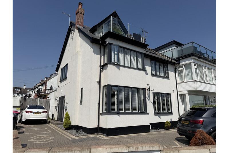 2 bed 1st Floor Flat for rent in Southend-on-Sea. From Priority - Westcliff-On-Sea